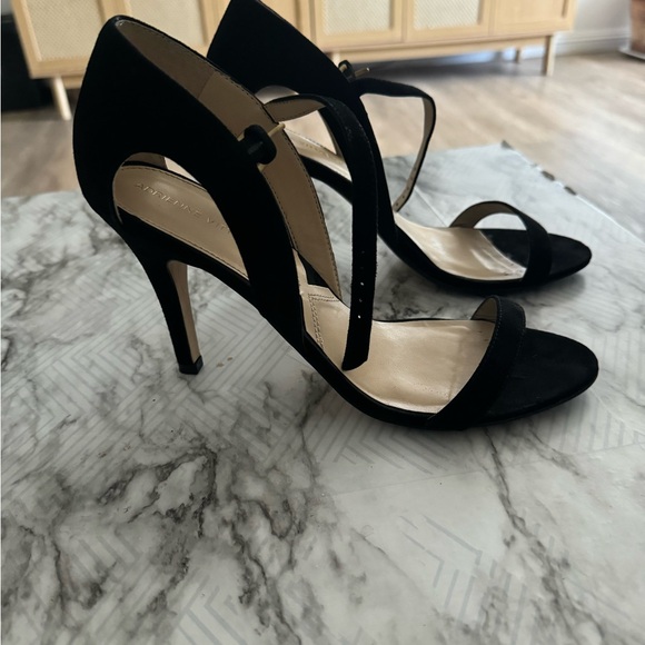 Heels - Picture 2 of 4